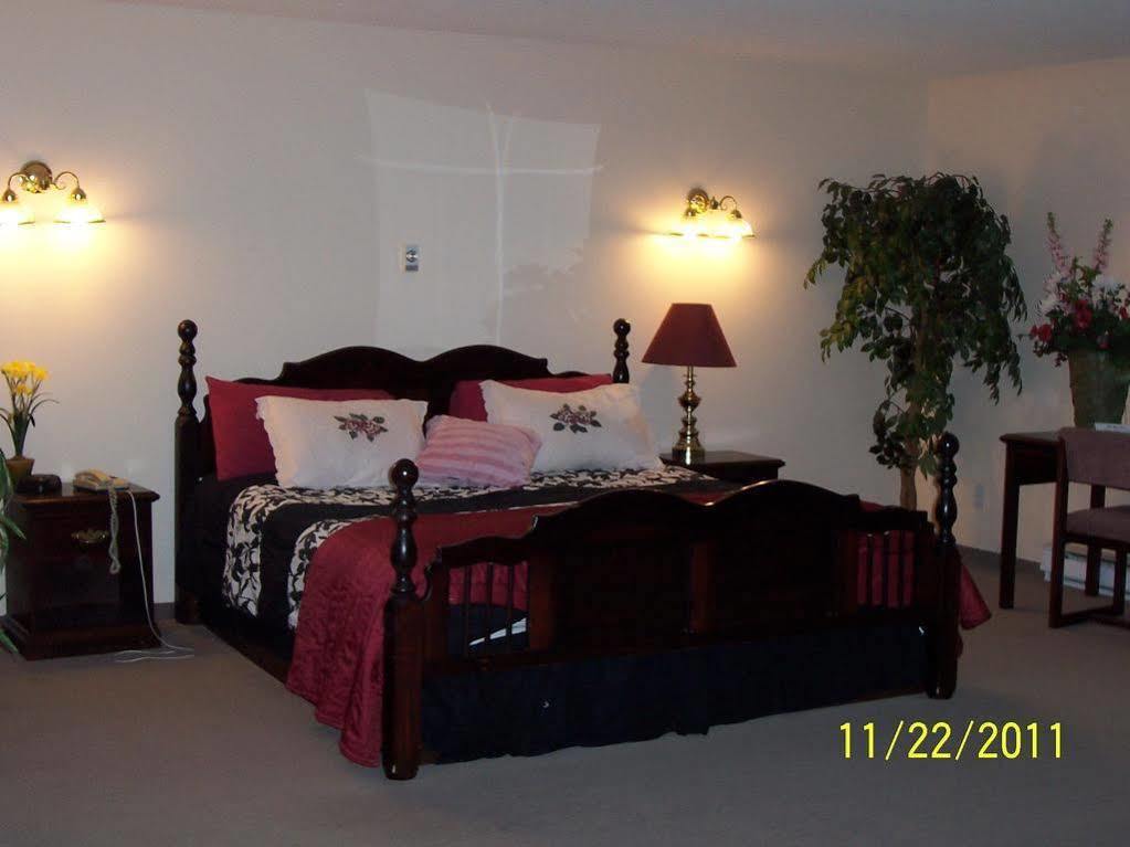 Model A Inn Cranbrook Exterior foto